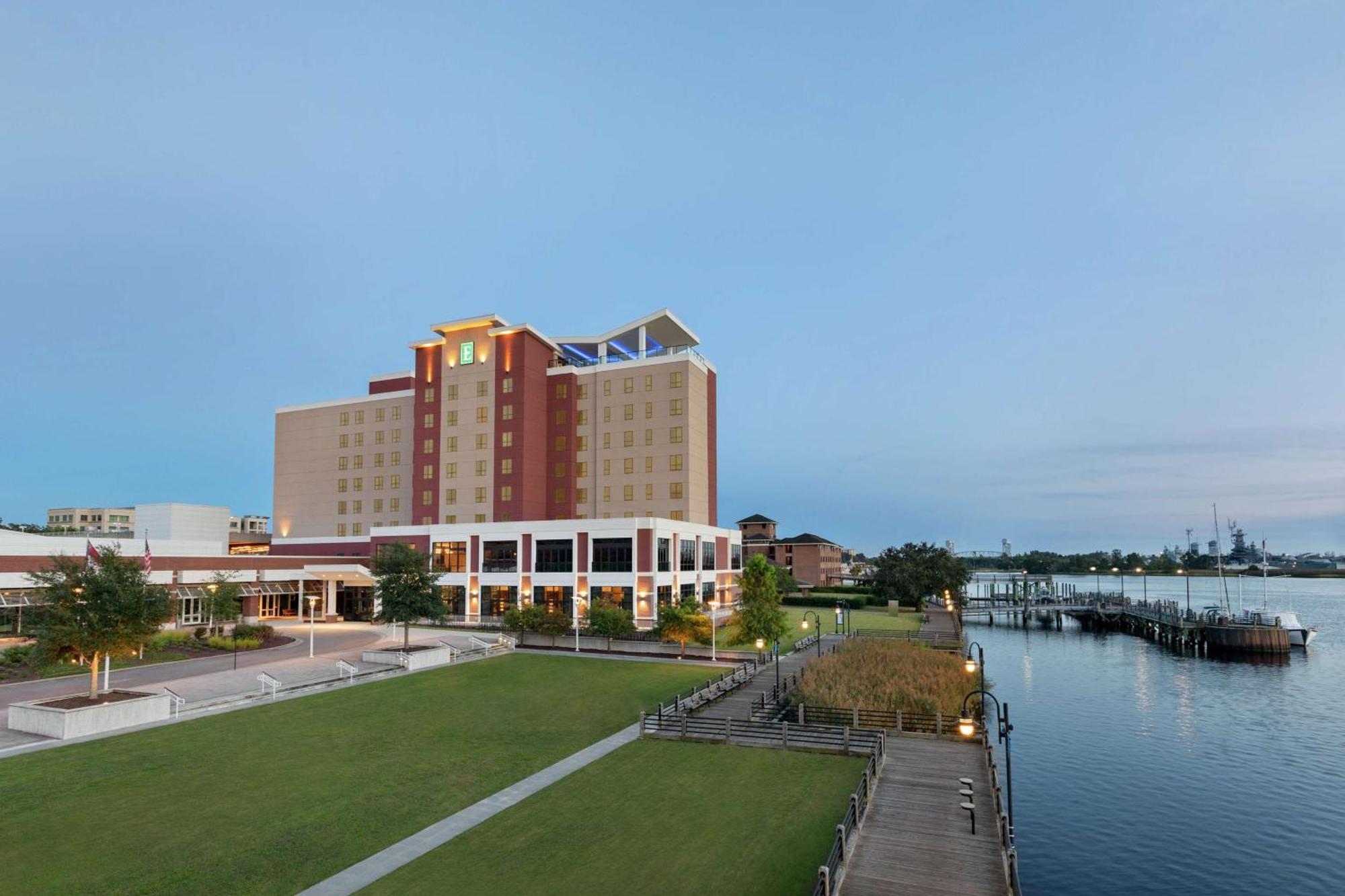 Embassy Suites By Hilton Wilmington Riverfront Exterior photo