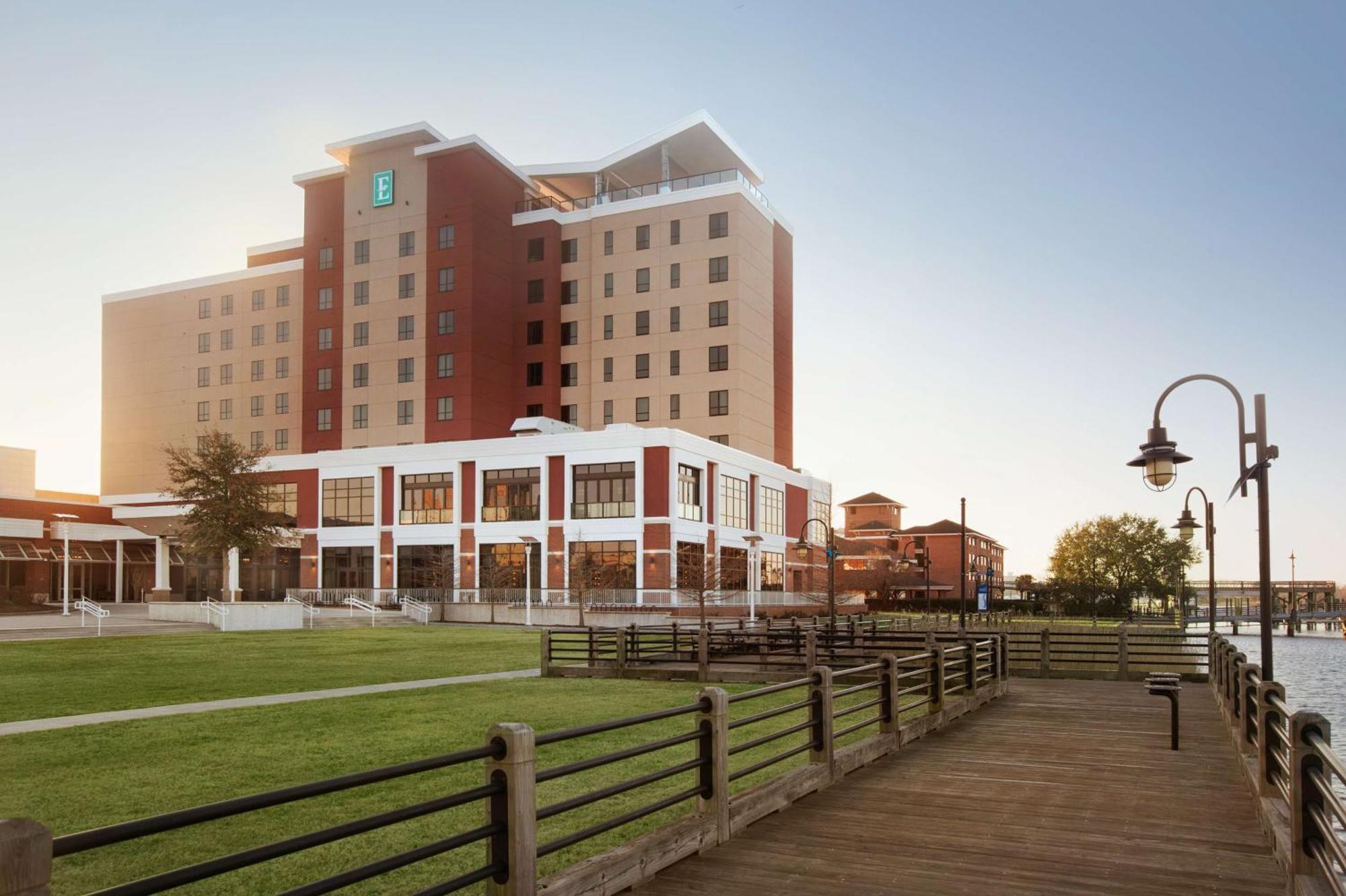 Embassy Suites By Hilton Wilmington Riverfront Exterior photo