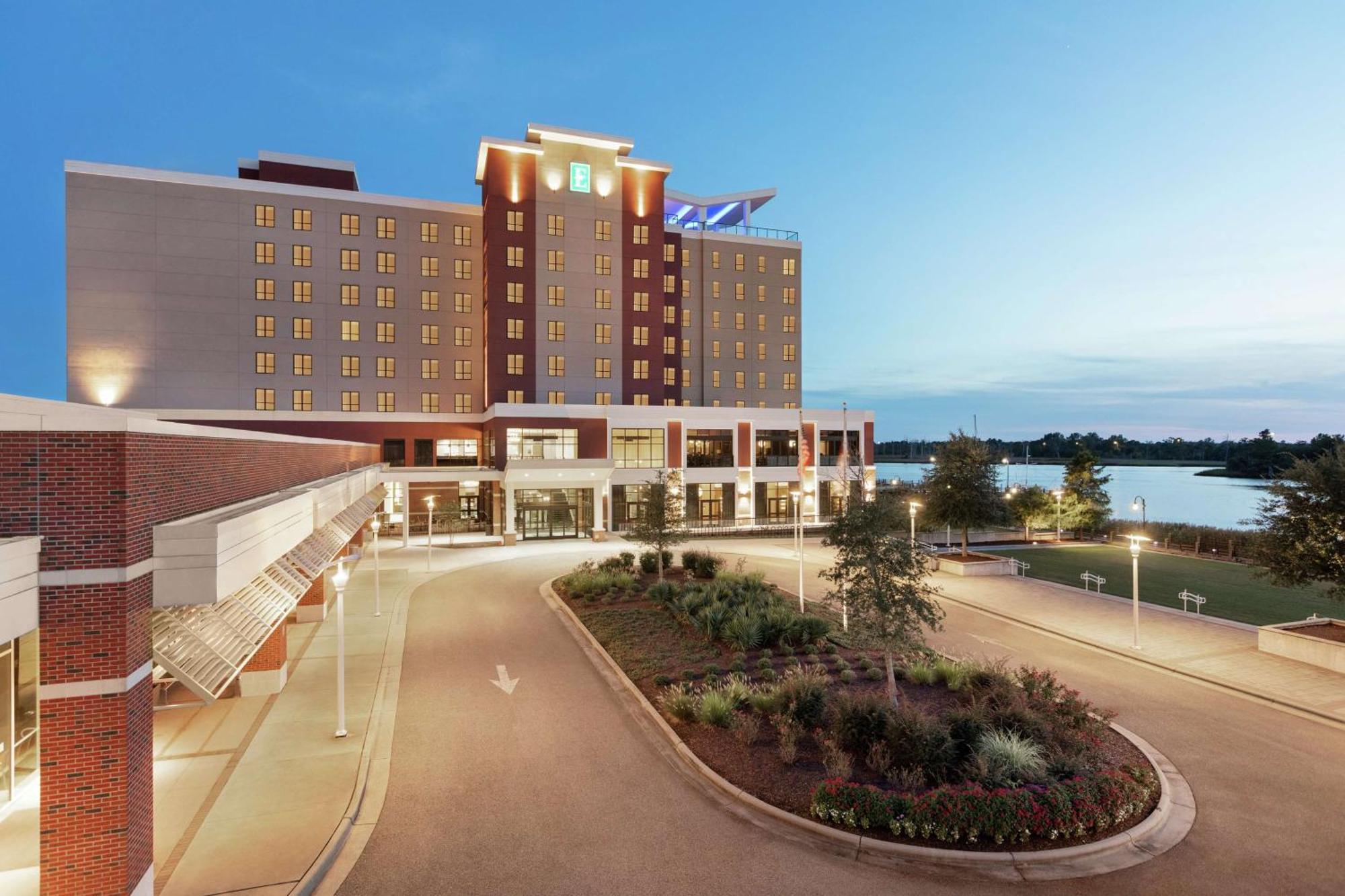 Embassy Suites By Hilton Wilmington Riverfront Exterior photo